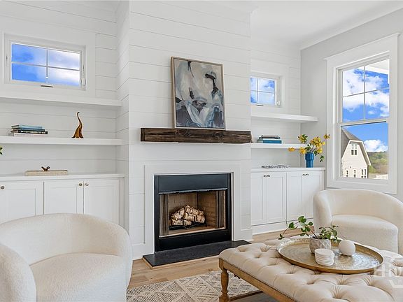 3rd image of 213 Highpointe Lane