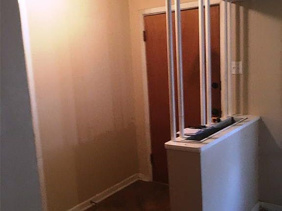 5th image of 543 Woodacre Dr
