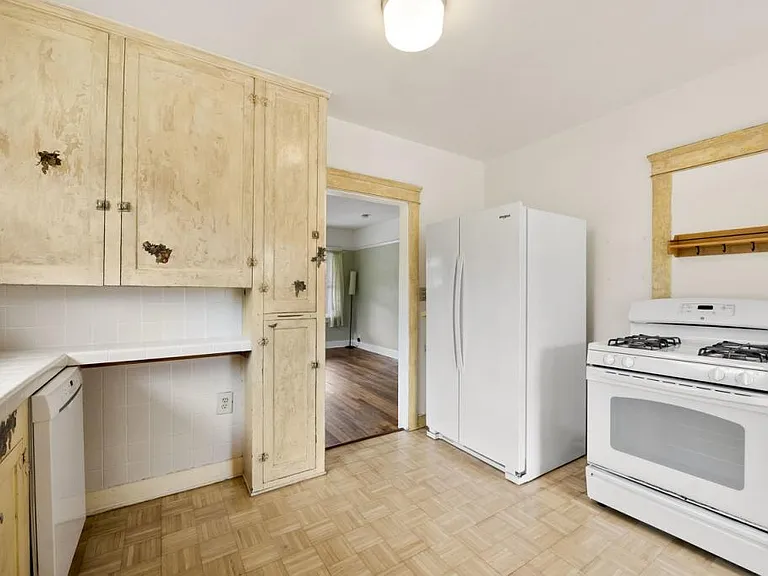 751 W 7th Ave — Photo 12