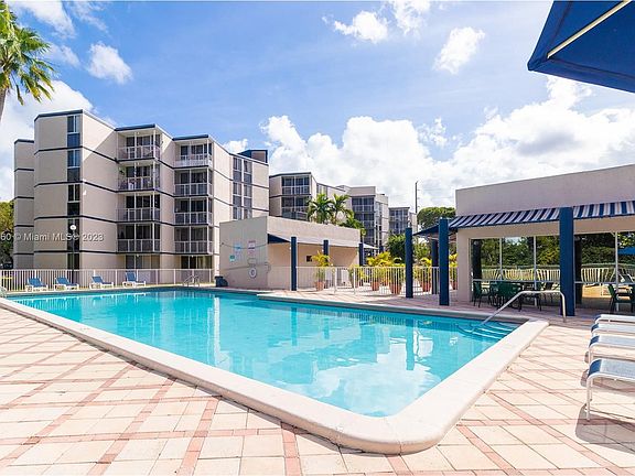 4th image of 7035 NW 186th St APT D305