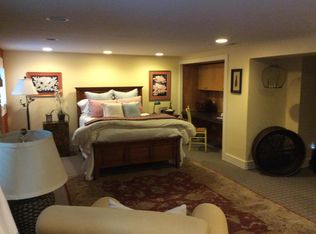 962 Winslow Way E, Bainbridge Island, WA 98110