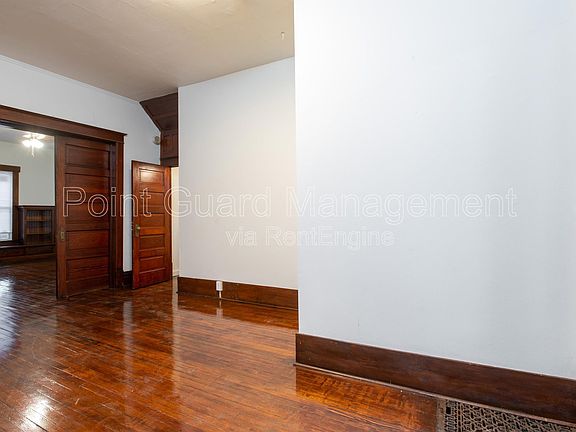 4th image of 3224 E Oakland Ave