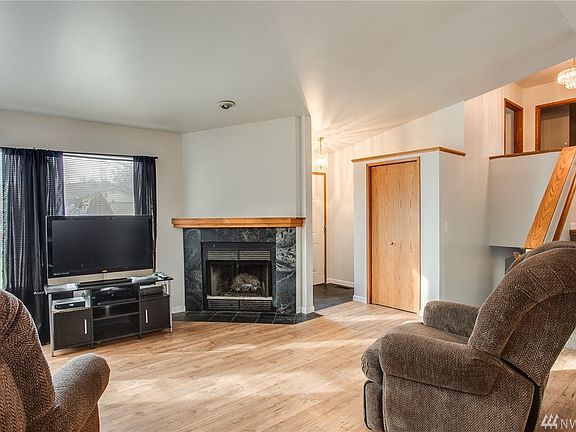 2nd image of 915 Grenz St