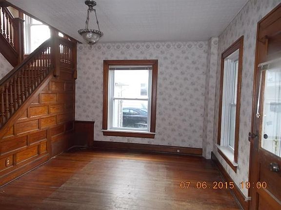 4th image of 28 Jefferson St