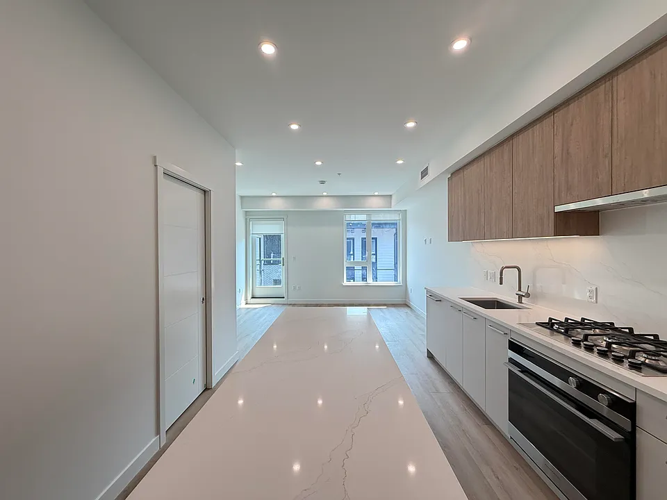 606 Madore Ave #303