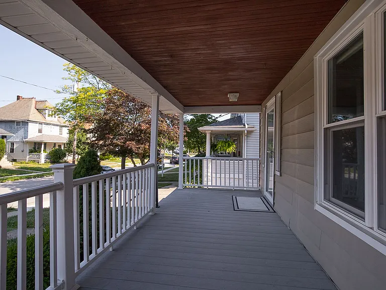 1487 Roycroft Ave — Photo 9