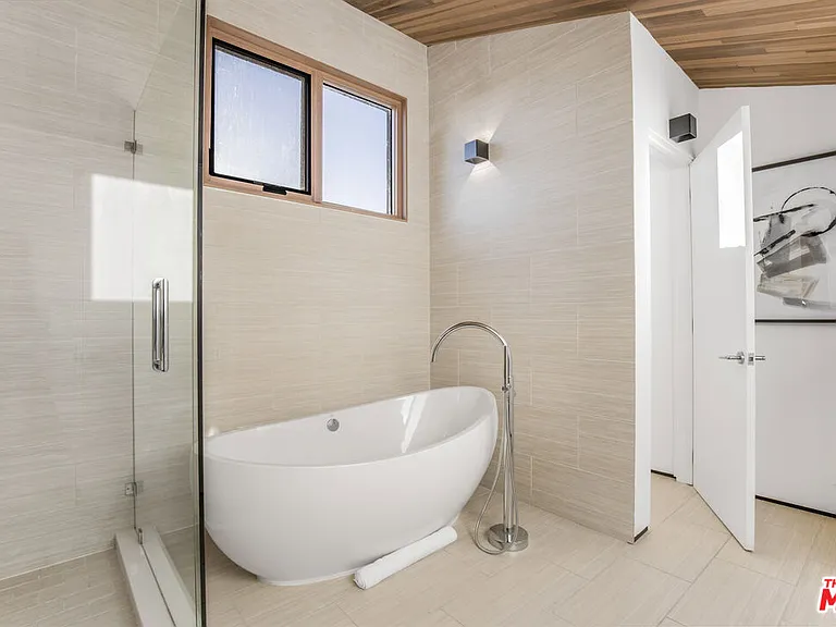 661 Broadway St — Photo 24