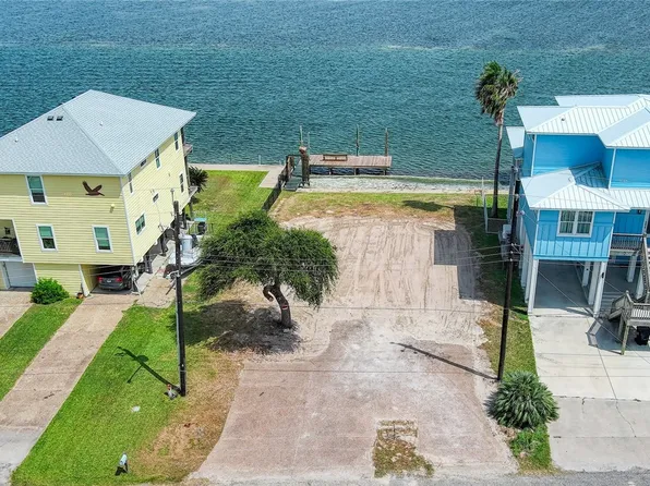 123 Ocean Dr, Rockport, TX 78382