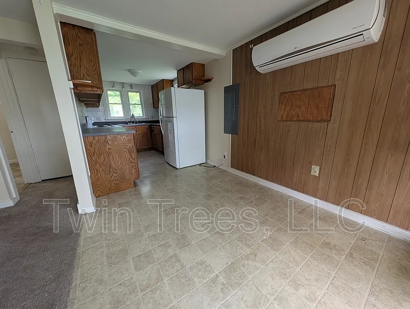 2 bed, 1.0 bath, 1000 sqft, $1,000 — Photo 1