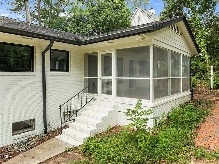 3026 Devonshire Dr — Photo 33