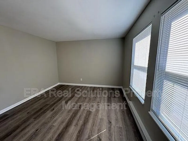 3 bed, 1.5 bath, $1,325 — Photo 3