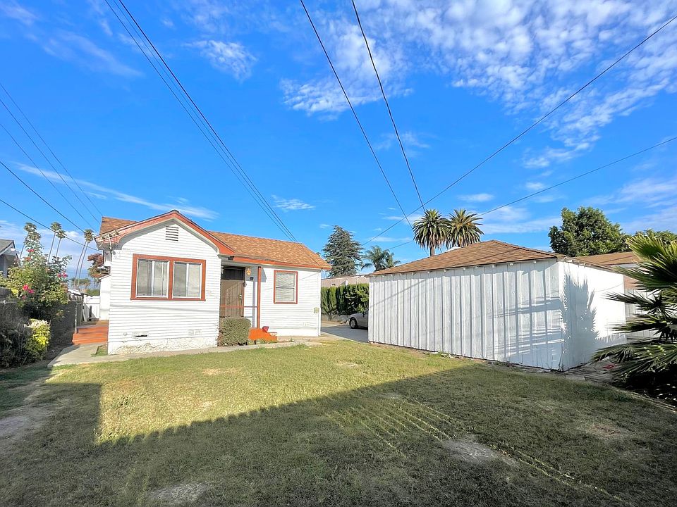 Large private REAR yard
