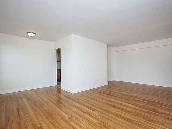 2nd image of 6515 Yellowstone Blvd APT 6A
