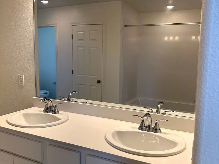 621 Cogburn Cir — Photo 19