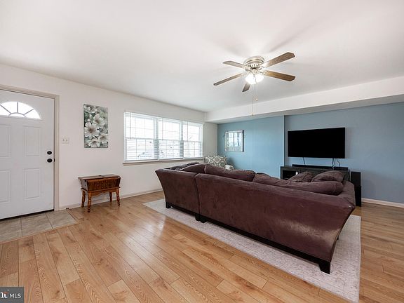 4th image of 502 Lancaster Ct