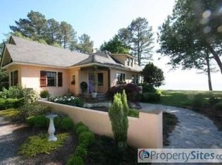 1019 Crab Point Rd, White Stone, VA 22578