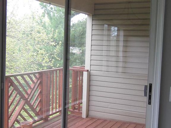 5th image of 2814 Emma Lee St Suite 302