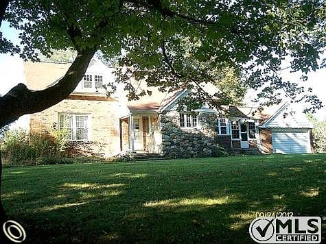 2881 FRONT OF HOME.jpg