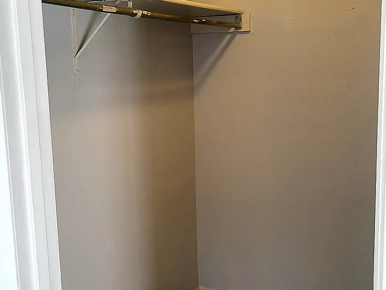 MB Walk-in Closet