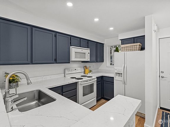 4th image of 9641 NE 121st Lane
