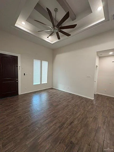 3 bed, 2.5 bath, 15597 sqft, $2,000 — Photo 3