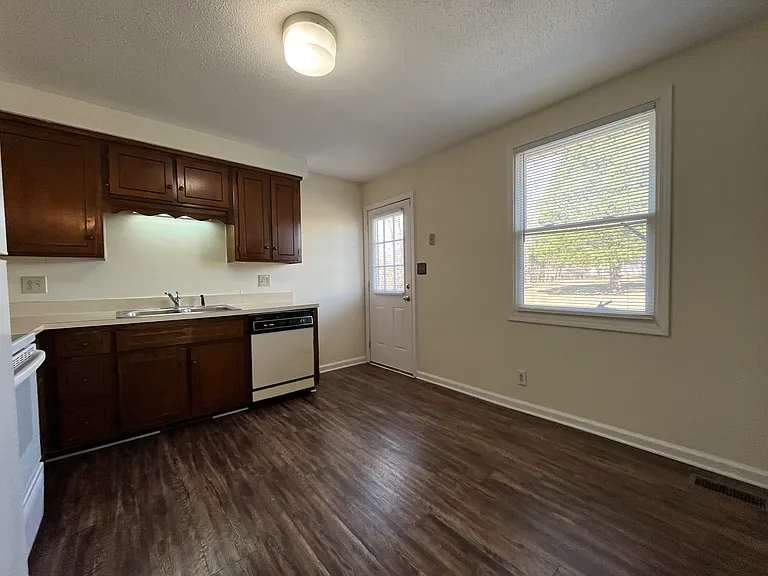 601 Fairfield Dr #B — Photo 7