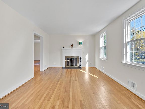 4th image of 1008 N Madison St