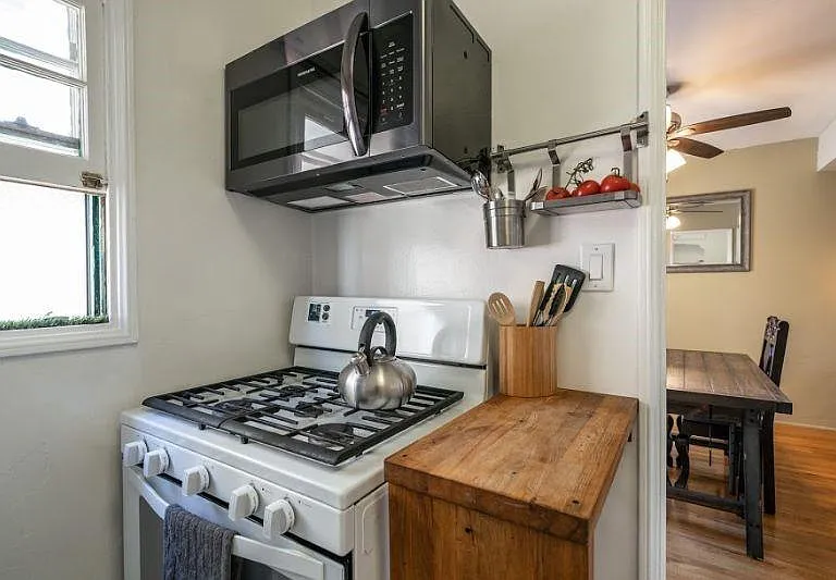 1152 E 2nd St #9 — Photo 5
