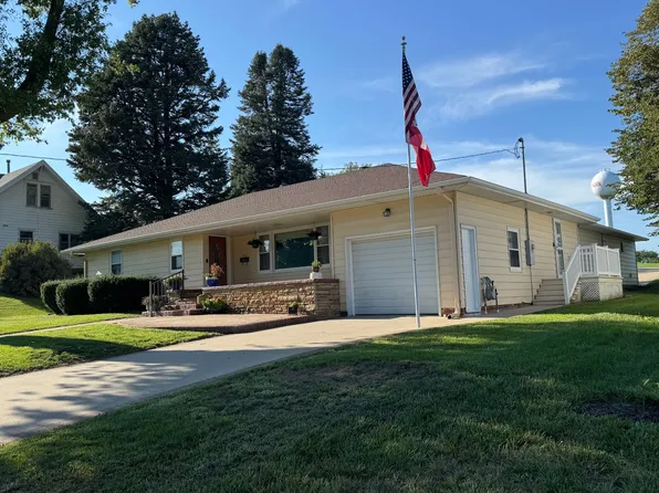 2012 College St, Elk Horn, IA 51531