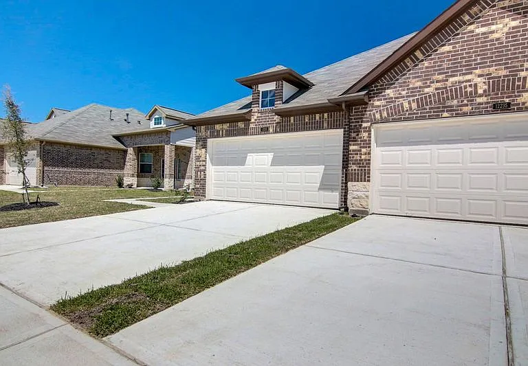12231 Roy Mix Bohn Ln — Photo 3