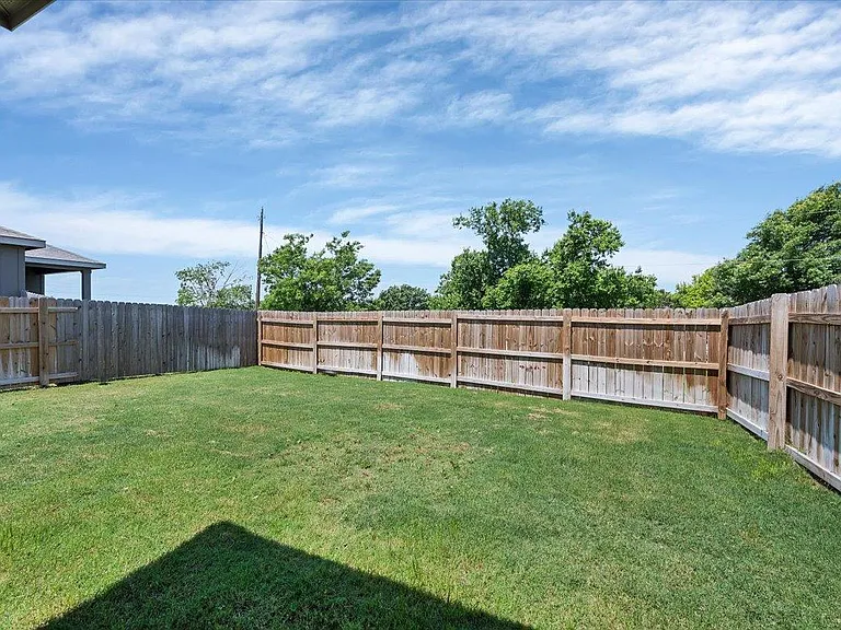 1202 Garland Rd — Photo 7