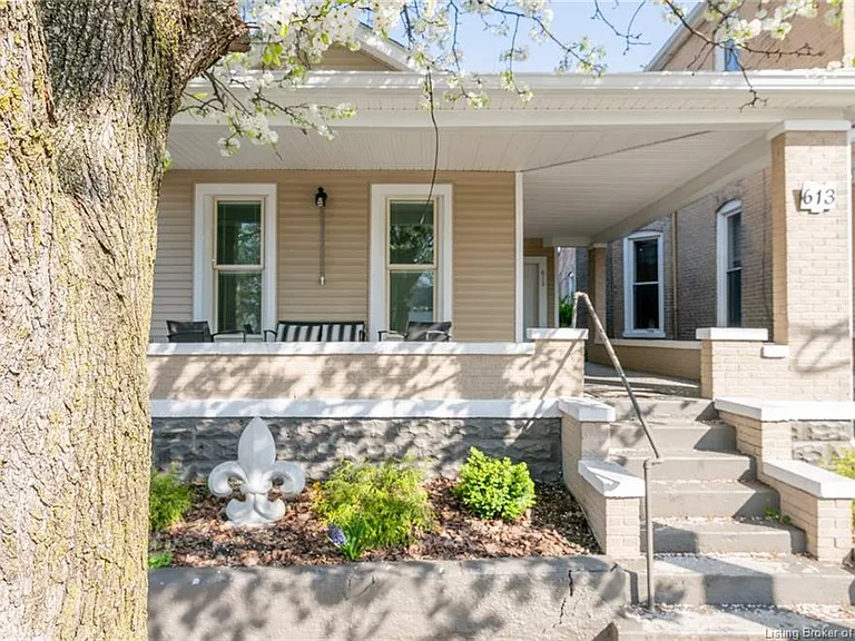 613 E Elm St — Photo 1