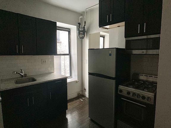 2nd image of 146 17th St #E