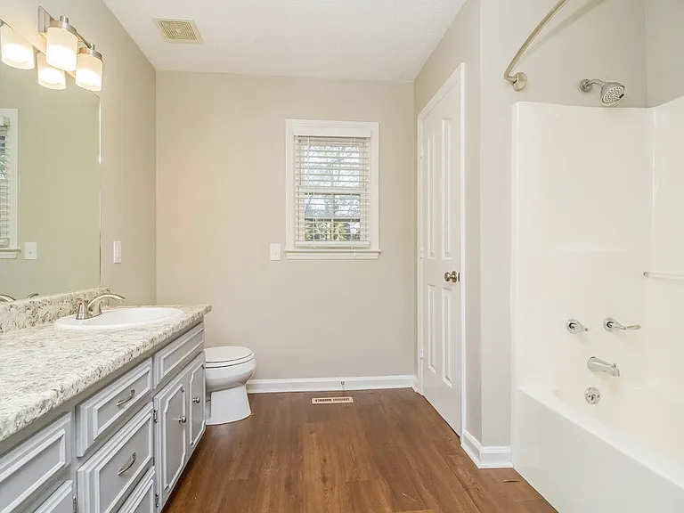 606 Knollwood Dr — Photo 11