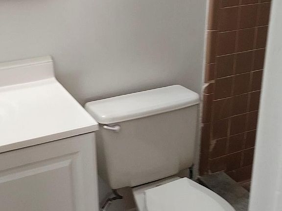 2nd image of 2039 Woodbridge Ln