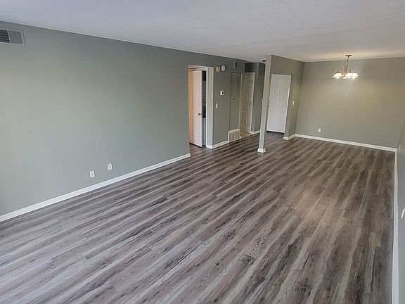 4th image of 805 La Fontenay Ct
