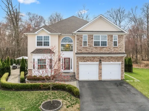 17 Lisi Ct, Franklin Twp., NJ 08873