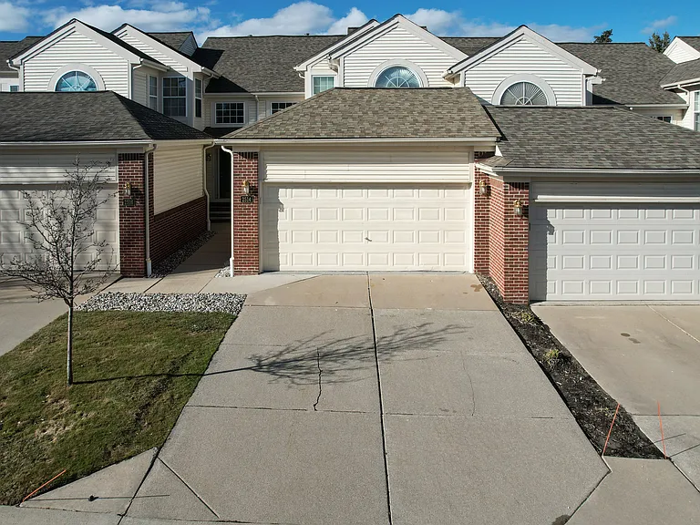 2514 Boulder Ln — Photo 12