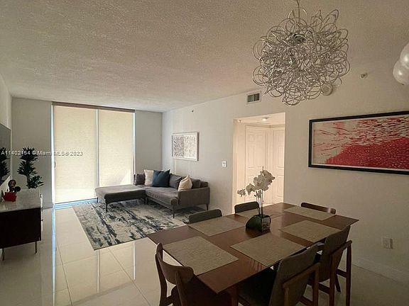 5th image of 275 NE 18th St APT 1203