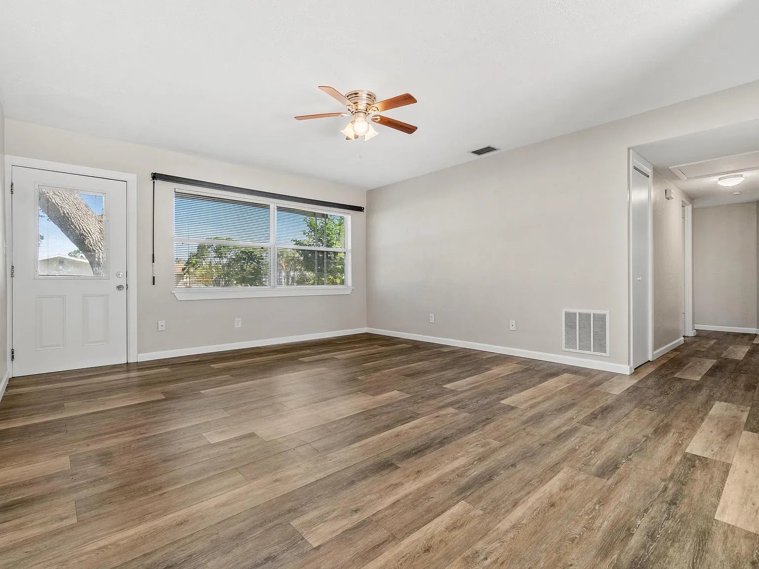3862 Neptune Dr SE — Photo 2