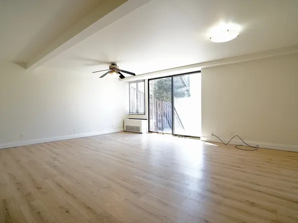 3 Longwood Dr #104, Andover, MA 01810