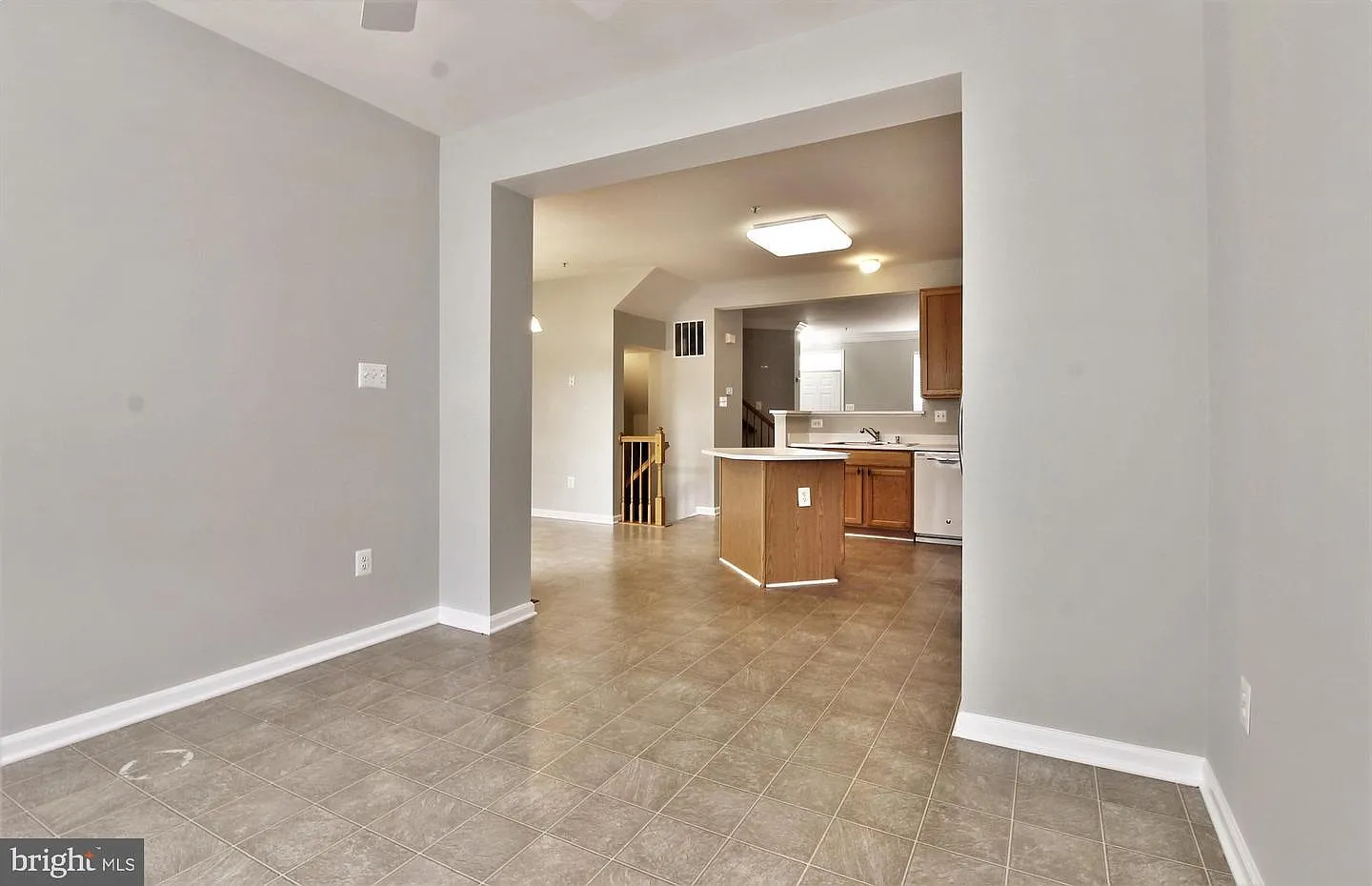 3 bed, 3.5 bath, 2368 sqft, $3,100 — Photo 3