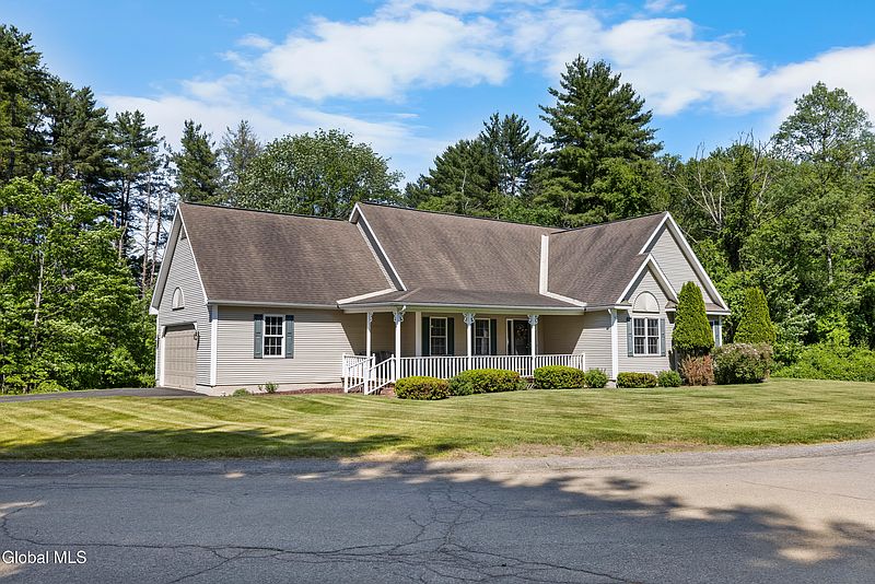 2nd image of 7 Glen Court