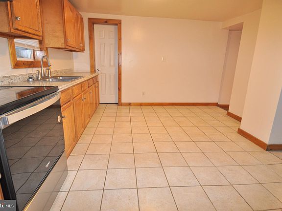 4th image of 405 Laurel St