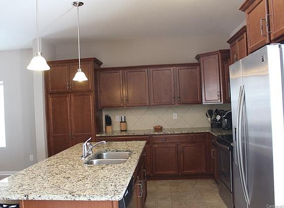4th image of 406 Landis Oak Way