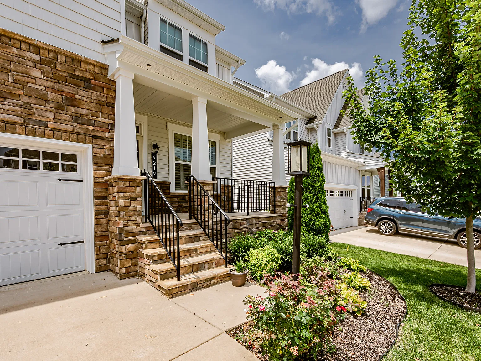 4 bed, 2728 sqft, $3,450 — Photo 2