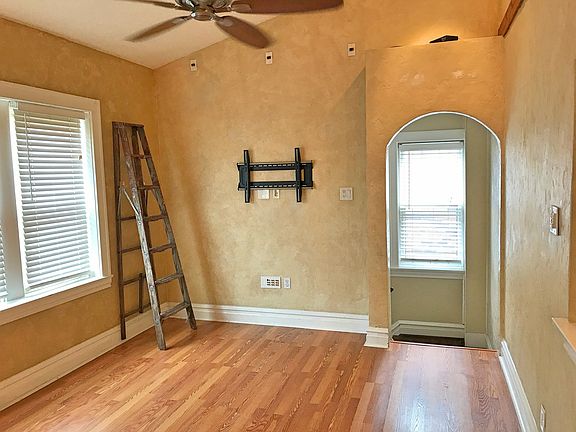 3rd image of 3914 Kingsland Ct #A
