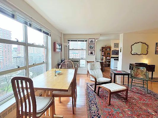 5th image of 90 La Salle St APT 11E