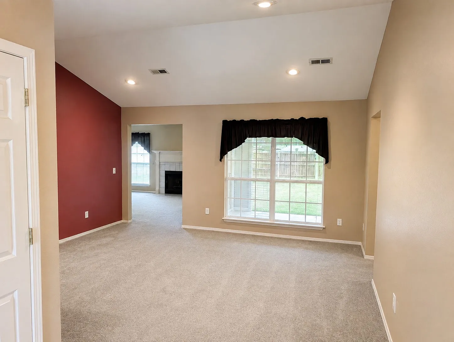 3 bed, 1877 sqft, $1,850 — Photo 2