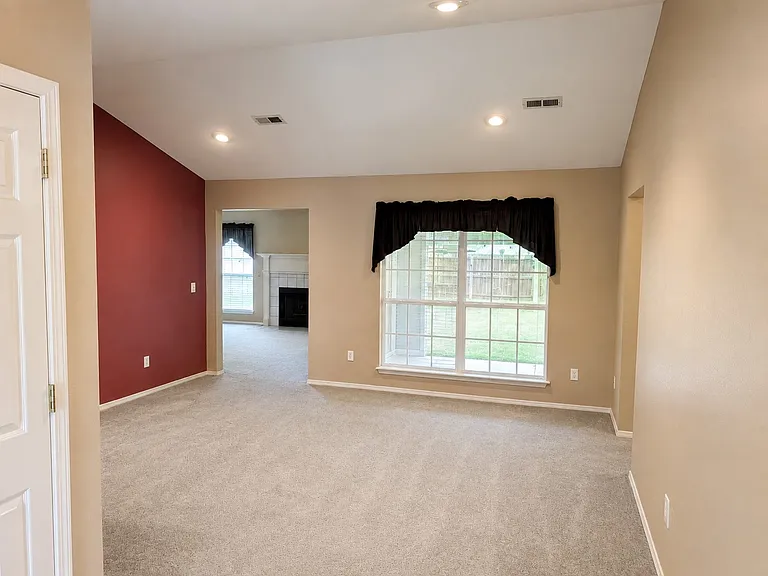 3403 W Beech Dr — Photo 2